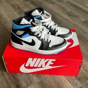 NEVER WORN Jordan 1 Mid University Blue Nike Sneakers